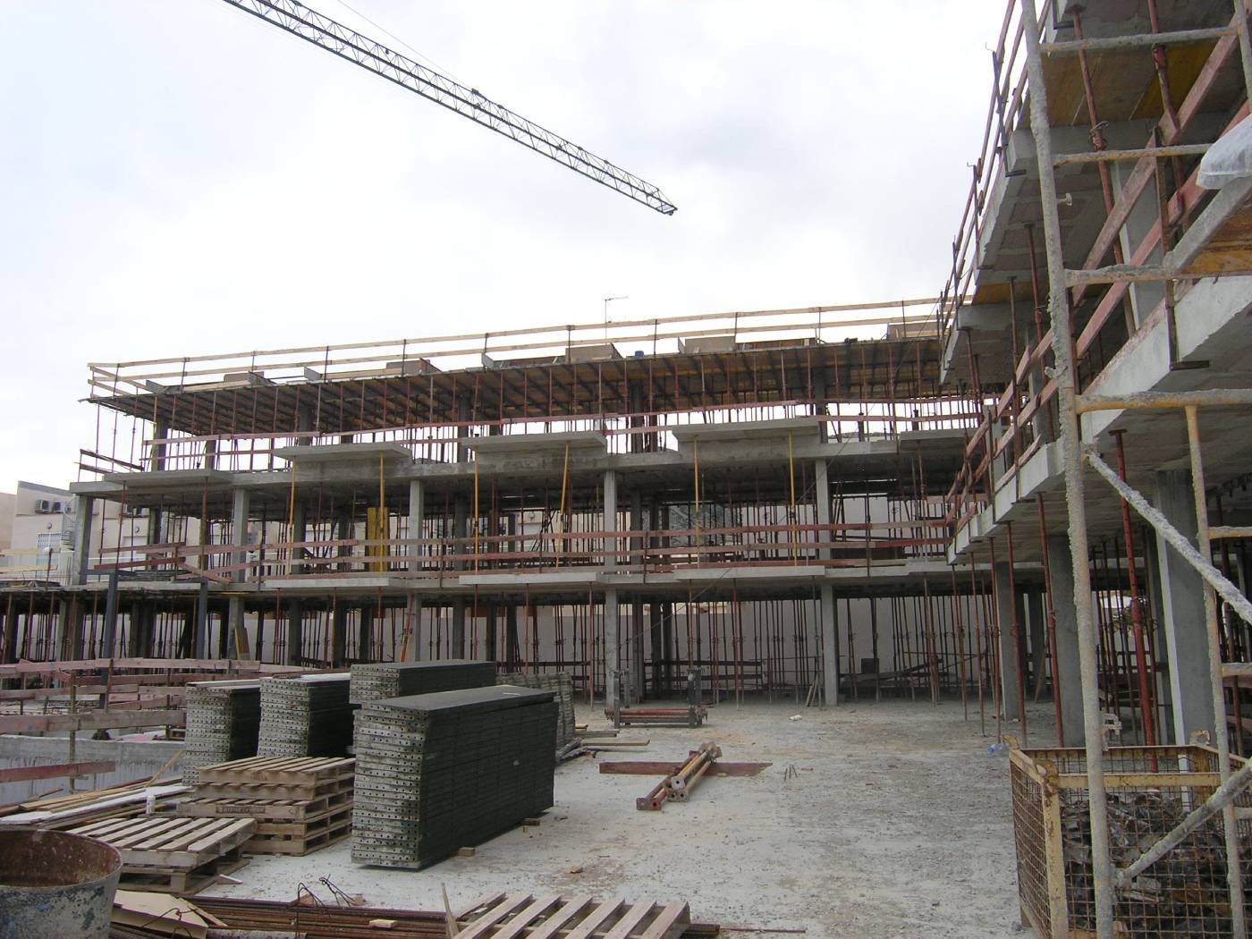 Construcción de edificios con equipo de obras cualificado